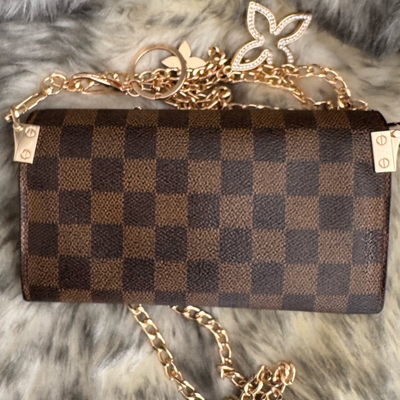Louis Vuitton damier 
Vintage Sarah Wallet converted Crossbody - Picture 3 of 15